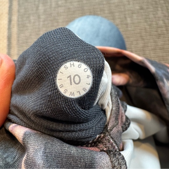 Lululemon Athletica Blue and Pink Floral Leggings - Picture 3 of 4